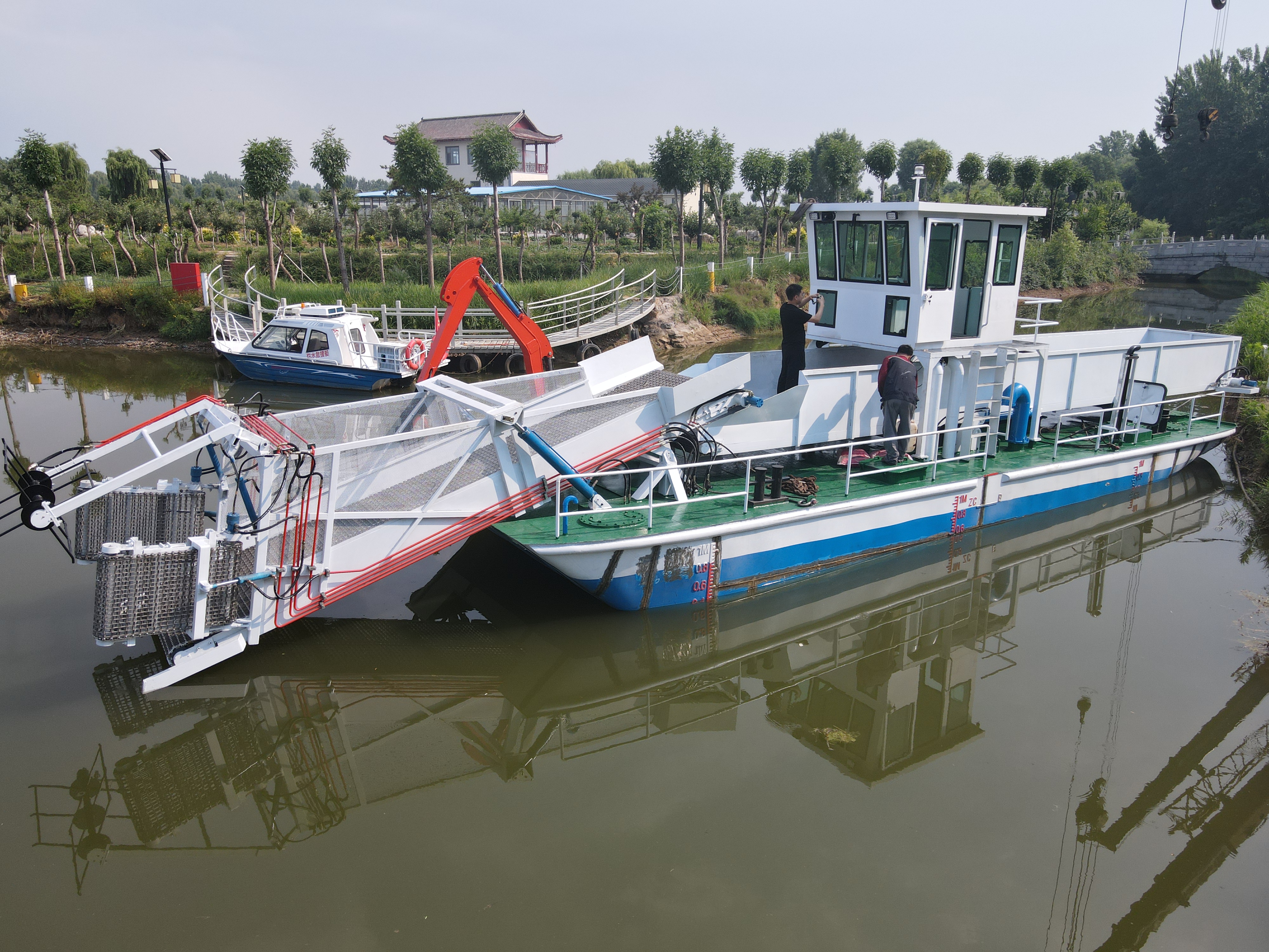 JULONG JLBJ150水面保洁船 Water surface cleaning equipment