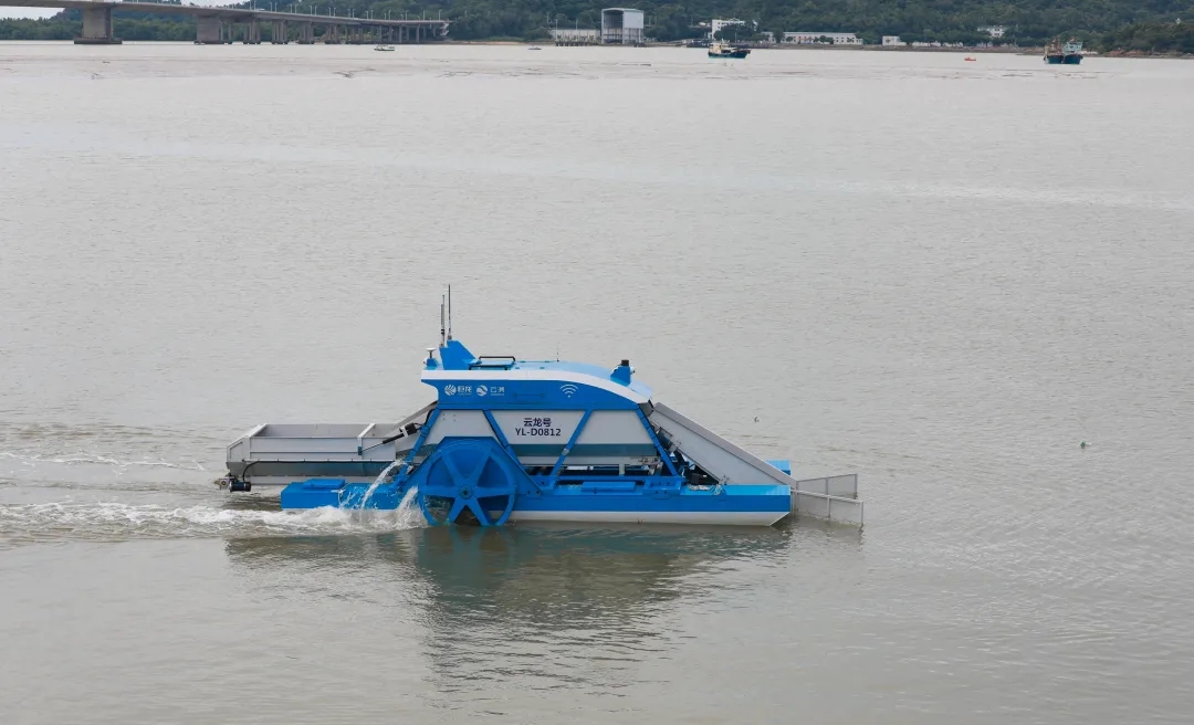 JULONG “云龙号”水面无人保洁船 Water surface cleaning equipment